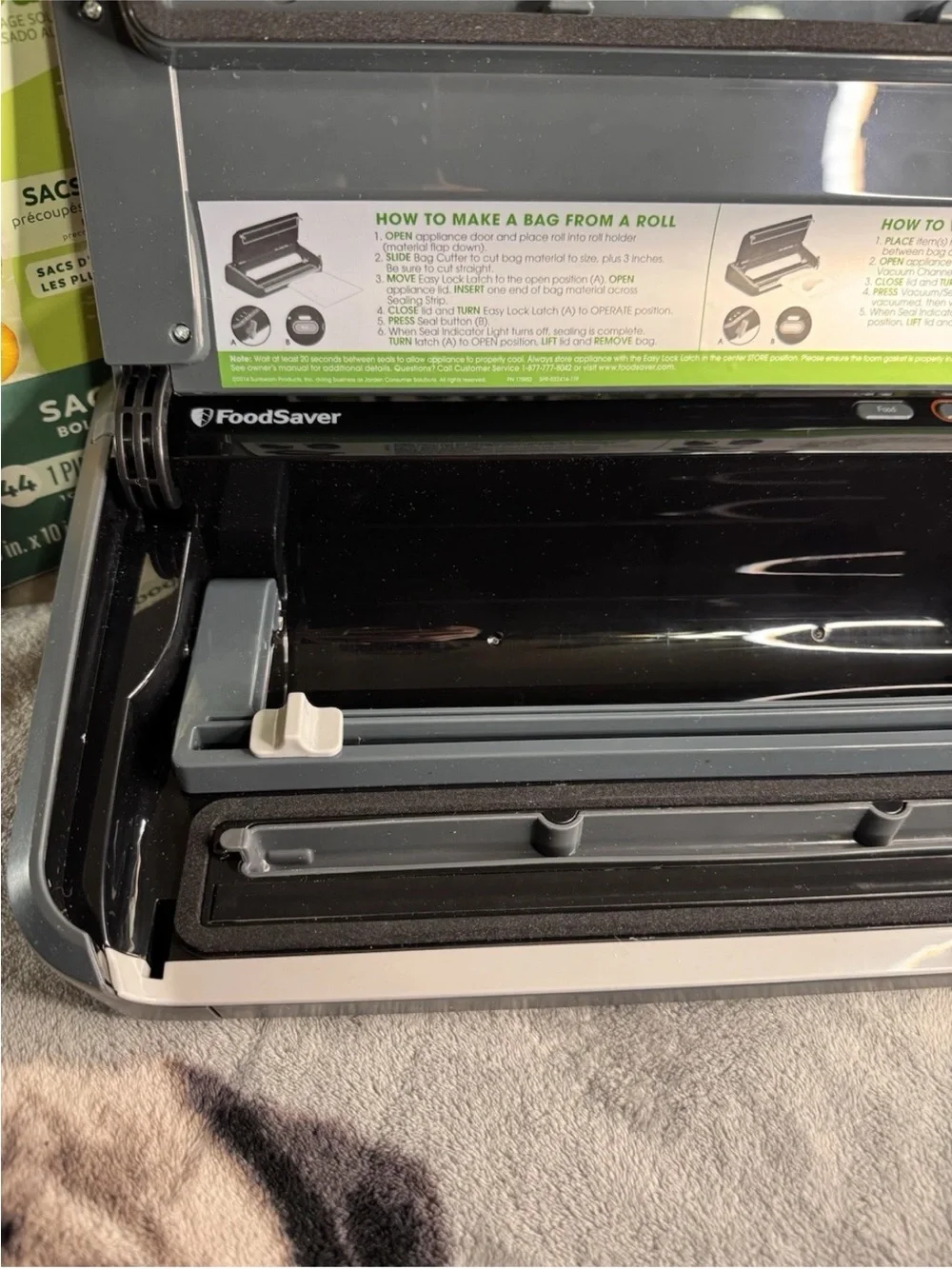 Food Saver Vacuum Sealing System  Fm2106